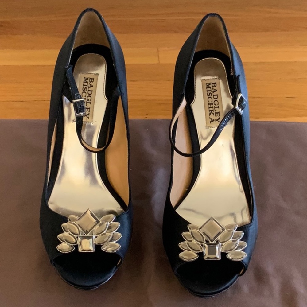 High heel with platform, brand new.
